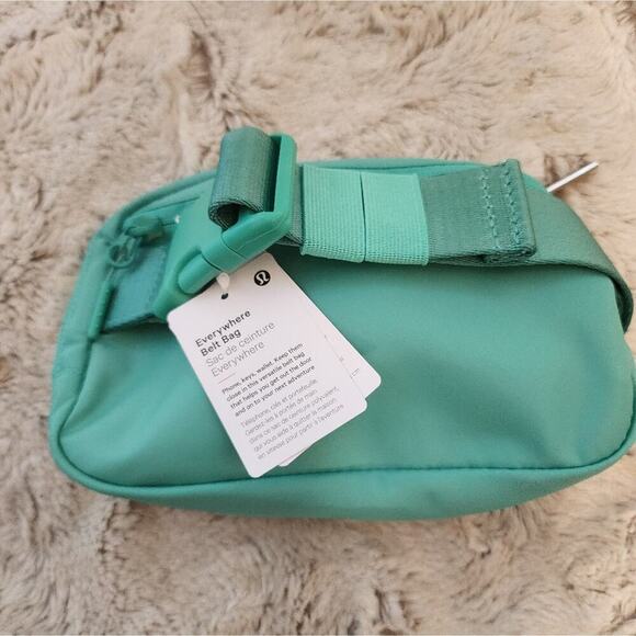 LULULEMON NEW EVERYWHERE GREEN BELT BAG - Picture 5 of 6